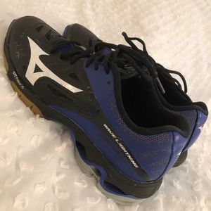 Women’s Mizuno volleyball shoes